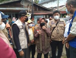 Kujungi Lokasi Gempa, Mensos Salurkan Bantuan