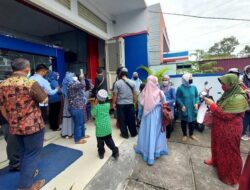 Puluhan Orang Tua Murid di Padang Mengadu ke Ombudsman