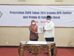 Bupati Pasaman Serahkan LKPD Pasaman 2021 Kepada BPK