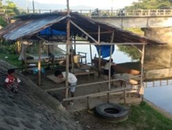 Pemilik Warung Remang-remang di Padang Bongkar Sendiri Bangunannya