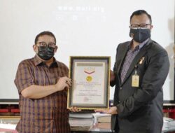 Fadli Zon Terima 6 Kategori Rekor MURI