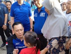 Ke Pasaman Barat AHY Bangun Huntara
