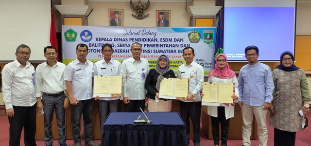 Rektor UBH Prof Tafdil Husni bersama Dekan FTI Prof Reni Desmiarti usai penandatanganan Kerjasama dengan Dinas ESDM, Dinas Pendidikan dan Balitbang Sumbar. (ist)