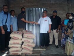 Anggota DPRD Kota Padang Muhidi Bantu Korban Kebakaran di Sawahan Dalam