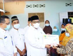 Bupati Padang Pariaman Kembali Serahkan BLT untuk 131 KPM