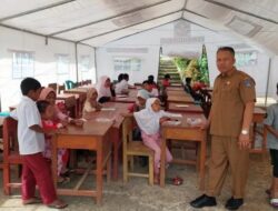 Korban Gempa Pasaman Barat Belajar di Tenda