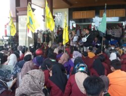 Begini Kekecewaan Mahasiswa Saat Demo ke DPRD Dharmasraya