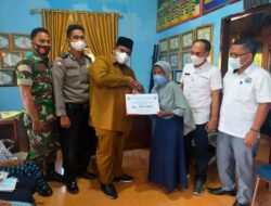 Bupati Padang Pariaman Serahkan BLT untuk Masyarakat di 103 Nagari