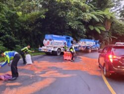 Truk Pertamina Terguling, Hati-hati Sisa Tumpuhan Minyak di Silaing Bawah