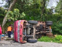 Truk Sampah di Padang Panjang Terbalik, Satu Petugas Meninggal