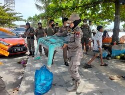 Tertibkan Lapak PKL di Pantai Padang, Satpol PP Temukan Dugaan Pencurian Listrik