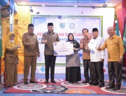 Walikota Serahkan Dana Hibah Rp300 Juta Untuk Pontren Kauman