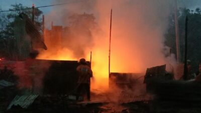 Dua Unit Kios Terbakar di Pasar Ibuh Barat