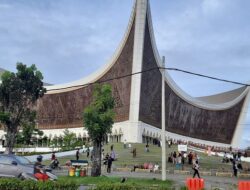 Masjid Raya Sumbar Juga Ramai Dikunjungi Wisatawan