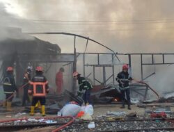 Lima Toko di Jalan Adinegoro Padang Terbakar