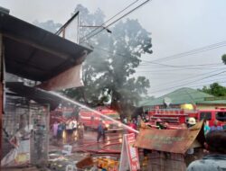 Tujuh Petak Toko di Padang Terbakar Rabu Pagi