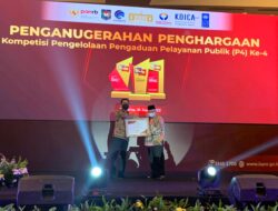 Bupati Andriwarman Terima Piagam Pemerintahan Terbaik Dalam Mengelola Pengaduan.