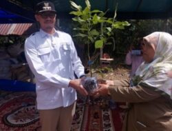 Pemko Bukittinggi Serahkan 20 Ribu Bibit Untuk Masyarakat