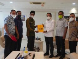 FASILITAS OLAHRAGA; Bupati Limapuluh Kota Serahkan Proposal ke Menpora