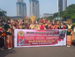 Parade Baju Kuruang Basiba Emak-emak Bundo Kanduang DKI di Jakarta