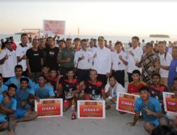 Genius Umar menutup Open Turnamen Sepak Bola Pantai RKPS CUP 2022