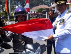 Dipimpin Wako Genius Umar, Kankesbangpol Bagikan Bendera Mereh Putih