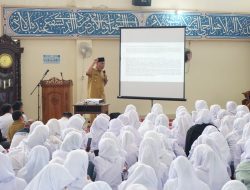 Gubernur Sumbar Beri Edukasi ABS-SBK di SMAN 1 Padang