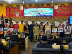 HUT Kota Padang ke-353, Sejumlah Tokoh Terima Pin Emas