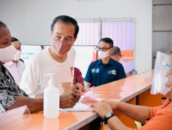 Perdana Salurkan BLT BBM, Presiden Jokowi: Guna Tingkatkan Daya Beli Masyarakat