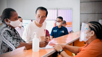 Perdana Salurkan BLT BBM, Presiden Jokowi: Guna Tingkatkan Daya Beli Masyarakat