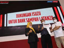 Isuzu Serahkan Satu Mobil Operasional kepada Bank Sampah Latanza di GIIAS 2022