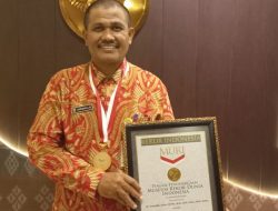 Miliki Gelar Akademik Terbanyak, Walinagari Cubadak Asrizallis Berhasil Memecahkan Rekor MURI