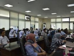 Ratusan Siswa Didampingi Wali Murid SMAN 1 Padang Mengadu ke DPRD