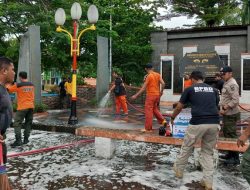  BPBD Bersihkan Kawasan Tugu Gempa Padang Jelang Peringatan Gempa 30 September
