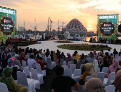 Ribuan Pengunjung Apresiasi Atraksi Seni Budaya Minangkabau di Makassar International Eight Festival