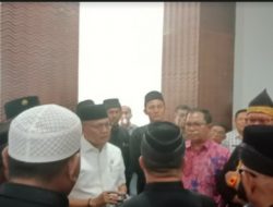 Ketua DPRD di Jemput Paksa Ninik Mamak se Pasbar ke Kantor Bupati
