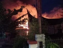 Kantor Camat Lubuk Alung Terbakar