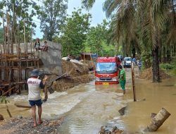 Banjir Hambat Aktivitas Warga Dharmasraya