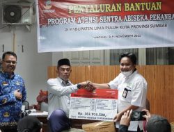 Pemkab Serahkan 55 Paket Bantuan