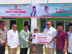 Didampingi Nofi Candra, Andre Rosiade Serahkan Bantuan Pembangunan Tempat Ibadah di Alahan Panjang