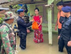 Bersama TNI, Personel Brimob Batalyon C Pelopor Bantu Warga Korban Banjir