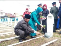 Genius Umar Pimpin Upacara Tabur Bunga di Taman Makam Pahlawan