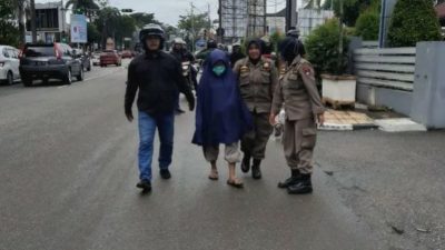 Meresahkan, Satpol PP Padang Tertibkan Belasan Pengemis dan Anjal