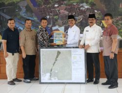 Bupati Serahkan 70 Peta Nagari