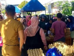 Warga Serbu Pasar Murah di Kantor Camat Padang Utara 