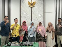 Kolaborasi Mencerdaskan, Magang Mahasiswa Departemen Politik FISIP di KI Sumbar