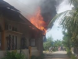 Rumah dan Sepeda Motor di Tunggul Hitam Terbakar
