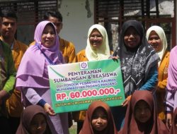 Pontren Kauman Berikan Bantuan dan Beasiswa untuk MTs Muhammadiyah Lima Kaum