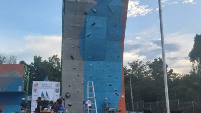 Kejuaraan Daerah Panjat Tebing Sumbar, Ketua FPTI Nevi Zuairina Sampaikan untuk Perkuat Sportivitas