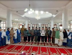 Pengurus Masjid Jamik Asy-Syarif Koto Laweh Serahkan Santunan